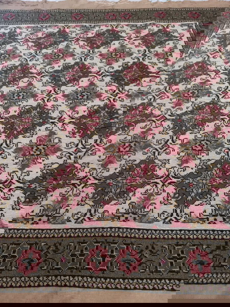 Кариран копринен плат с пълна бродерия