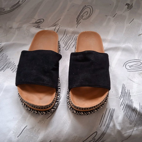 Suede slippers size 36 like new, black