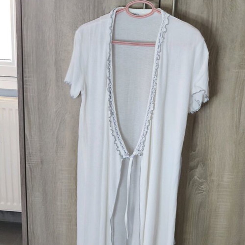 Robe with drawstring like new, short sleeve, white, size L
