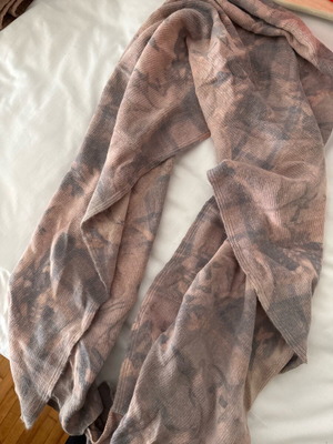 Knitted scarf like new, blue and pink