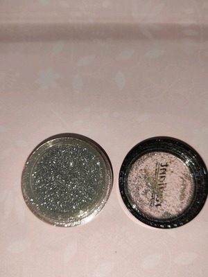 Radiant eyeshadow used, silver loose