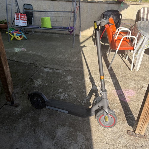 Mi Electric Scooter Pro 2 like new with charger and lock