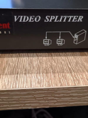 VGA video splitter like new, from one to two screens