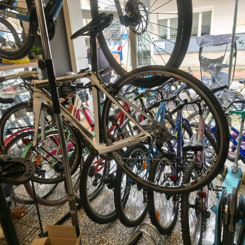 Scott Foil 10 Road Bike 2013 like new, size Small, with Shimano Dura Ace wheels