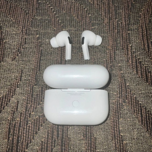 Apple AirPods Pro like new with full box and 3 cases gift