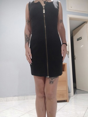Short mini dress black like new with zipper