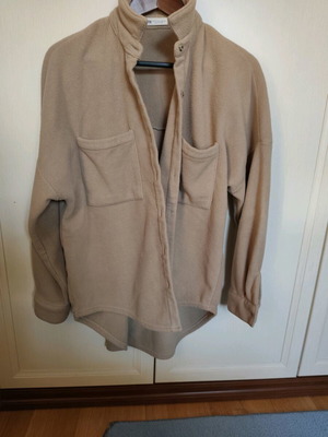 Beige fleece shirt jacket Stradivarius like new, size M