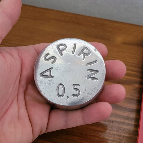Bayer Aspirin 0.5 paper weight used