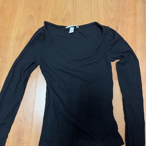 H&M black long sleeve top used, size XS