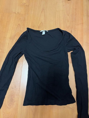 H&M black long sleeve top used, size XS