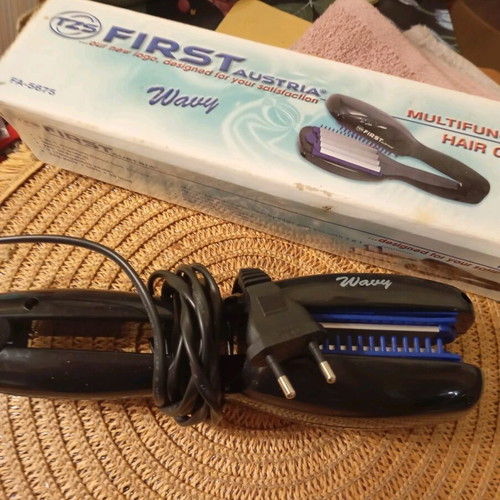 First Austria Wavy hair straightener like new