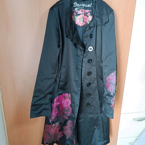 Desigual gabardine black glossy with floral print size 38 like new