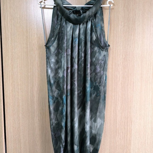 Satin sleeveless dress with neck tie, size L, like new