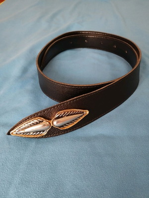 Vintage leather belt 118 cm like new, two-tone buckle