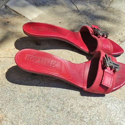 Leather mules GF Ferre red with low heel size 36.5 used