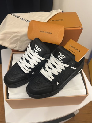 Louis Vuitton trainers sneakers black new, size 42.5