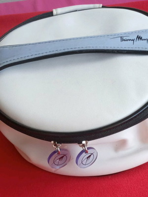Νεσεσέρ Thierry Mugler vintage σαν καινούργιο, στρογγυλό, άσπρο και μπλε