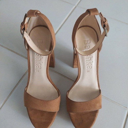 Bershka sandals 39 nude like new