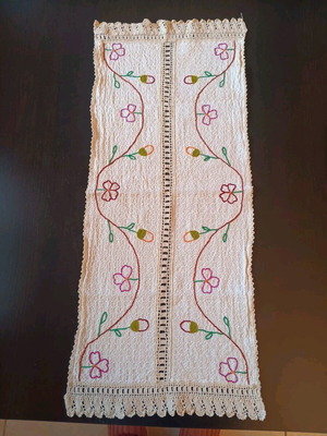 Embroidered table runner like new with handmade lace
