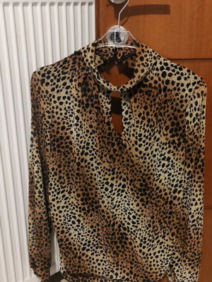 Leopard blouse like new, size S, black and brown