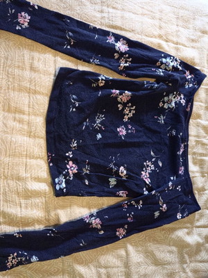 Bershka γυναικείο μακρυμάνικο μπλουζάκι με floral σχέδιο σε σκούρο μπλε, μέγεθος S