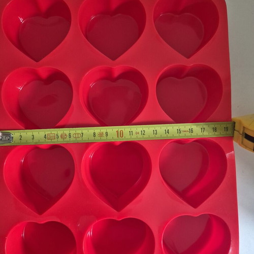 Silicone heart-shaped mold set of 2 new