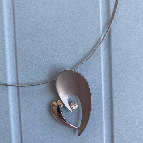 Heart necklace new in excellent condition