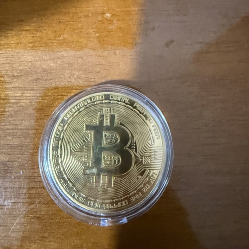 Bitcoin Collectible Coin new, gold plated with protective case