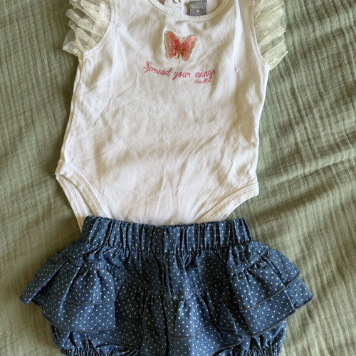 Alouette baby girl set like new, 6 months