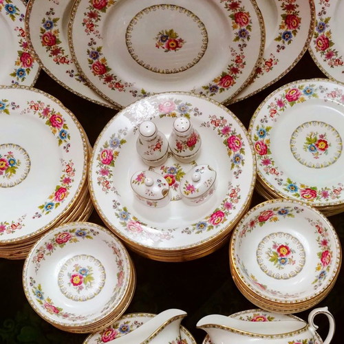 Royal Grafton Malvern fine bone china dinner set new, 75 pieces