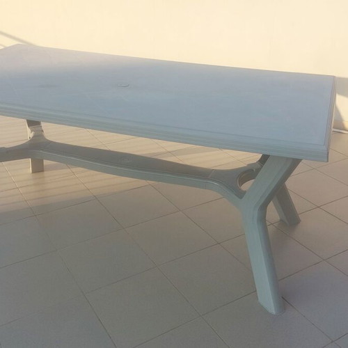 Rectangular plastic table like new, light gray, 175 x 90 x 74 cm