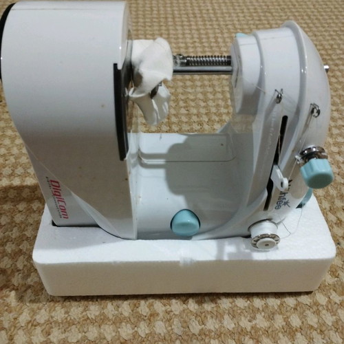 Mini sewing machine like new