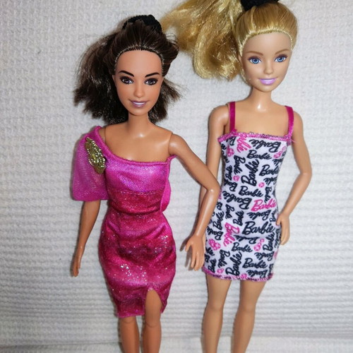 Barbie dolls pack of 2 like new