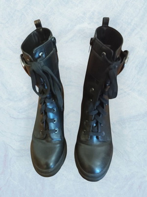 Bershka ankle boots like new, black, size 40, with heel