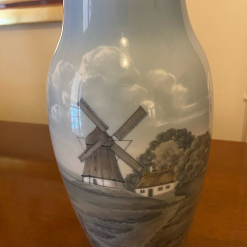 Copenhagen Original collectible porcelain vase with hand painting new
