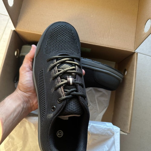 Work shoes new, steel toe, very lightweight, size 43, black