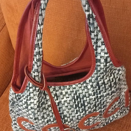 Coccinelle knitted shoulder bag like new with leather details