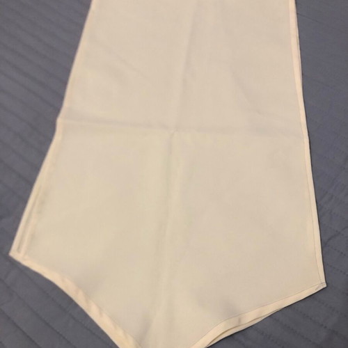 Table runner cream with pointed ends like new