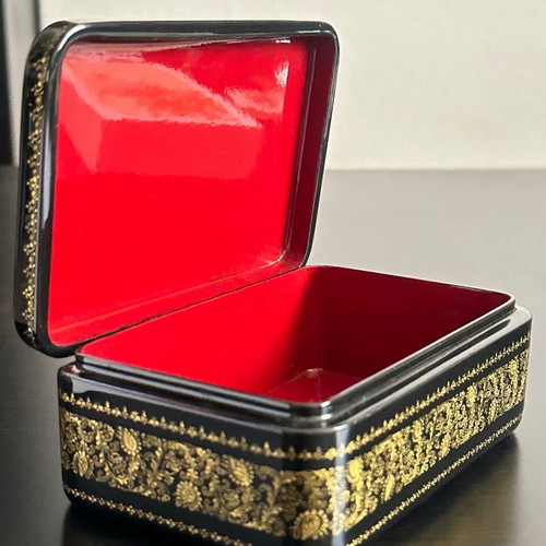 Russian traditional handmade Fedoskino box new