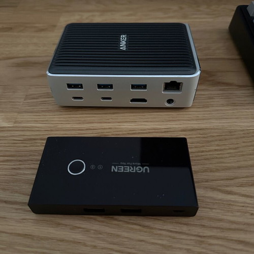 Anker 577 Thunderbolt Docking Station used with original power supply and Ugreen KVM switch