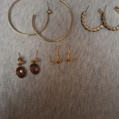 Earrings set like new, pack of 4 pairs