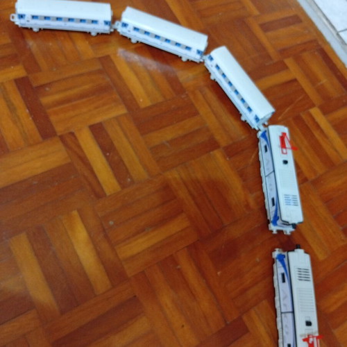 Pequetren Arco Model 525 train set with 2 engines and 3 passenger cars