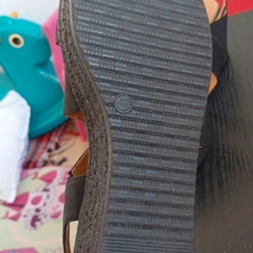 Voi Noi platform sandals size 40 like new, black