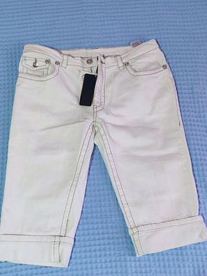 Jean capri pants new, white to ecru, size 42