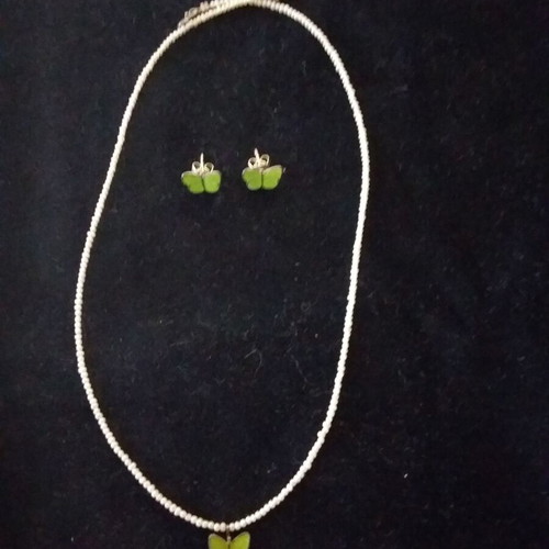 Silver 925 necklace and earrings set with natural pearls and green enamel like new