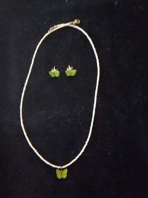 Silver 925 necklace and earrings set with natural pearls and green enamel like new