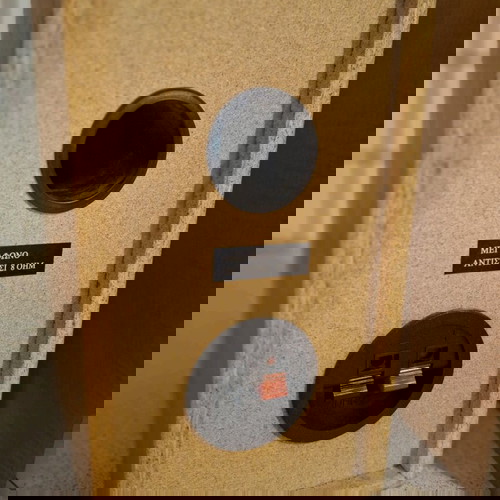 Ηχεία 15 watt σε ξύλινο πλαίσιο σαν καινούργια, 2 τεμάχια