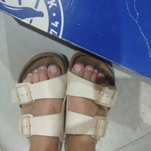 Birkenstock beige slippers size 39 like new, worn very little