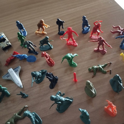 Military figures and vehicles like new