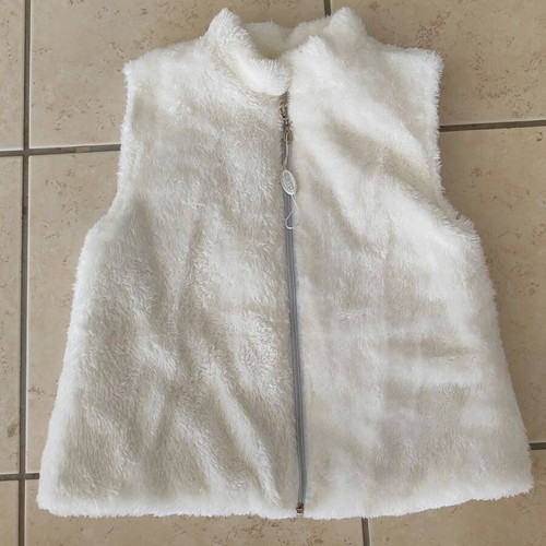 Miss Evita fur vest new, size 6, white